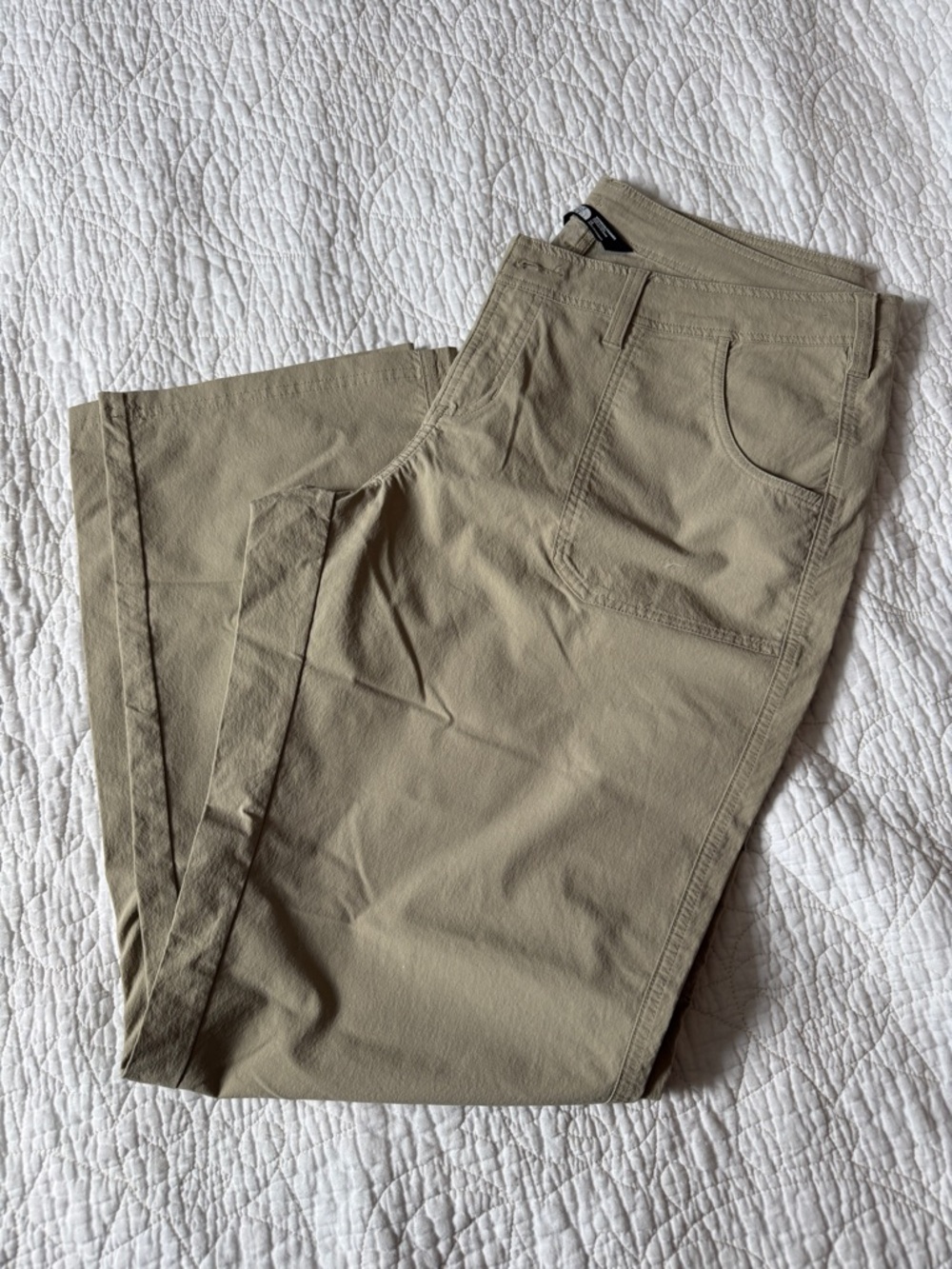 Women’s North face sz 16 Khaki Pants Casual Straight Fit in good used condition